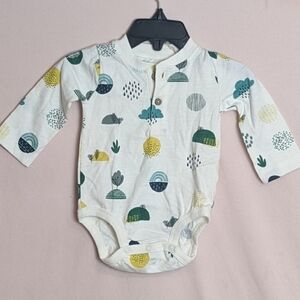 Oliver & Rain White Long Sleeve One Piece Bodysuit size 3 Months